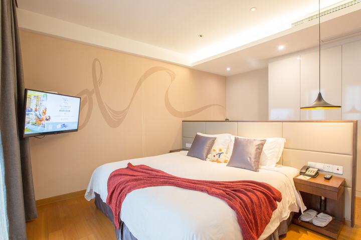 Room 30 of 108