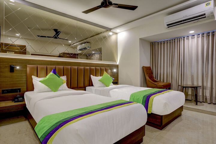 Room 14 of 34
