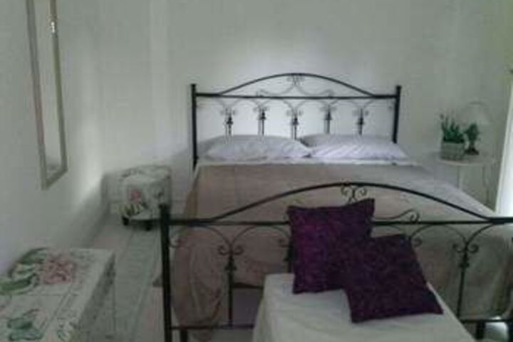 Room 11 of 33