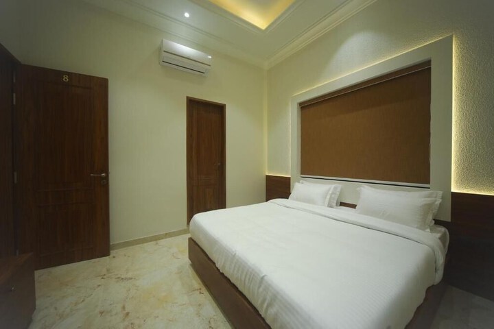 Room 2 of 19
