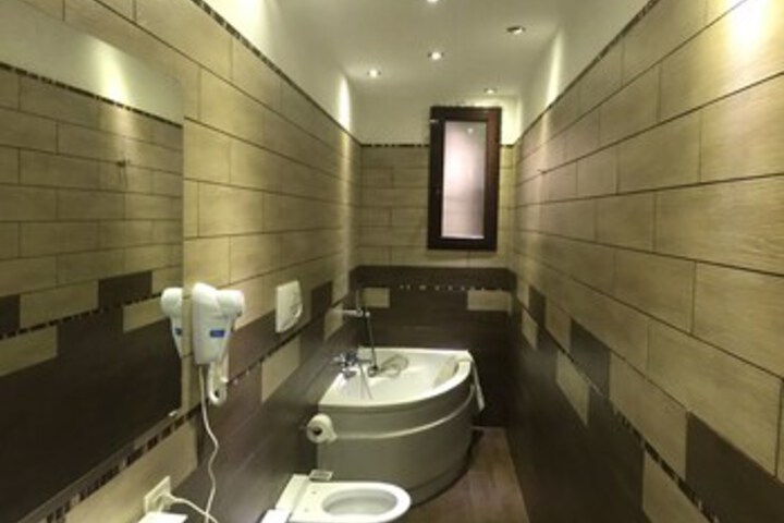 Room 18 of 38