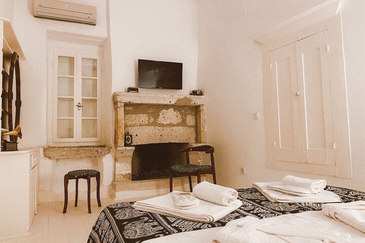 Room 33 of 79