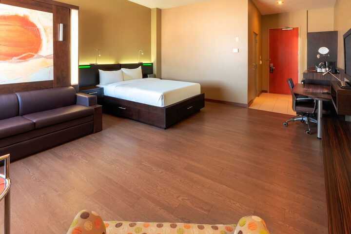 Room 4 of 62