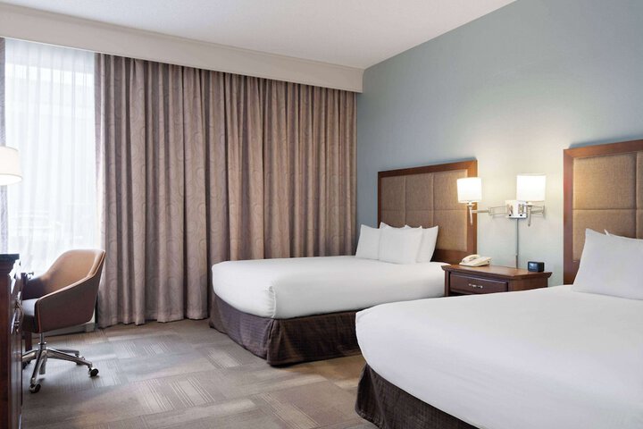 2 Queen Beds (7 of 14)