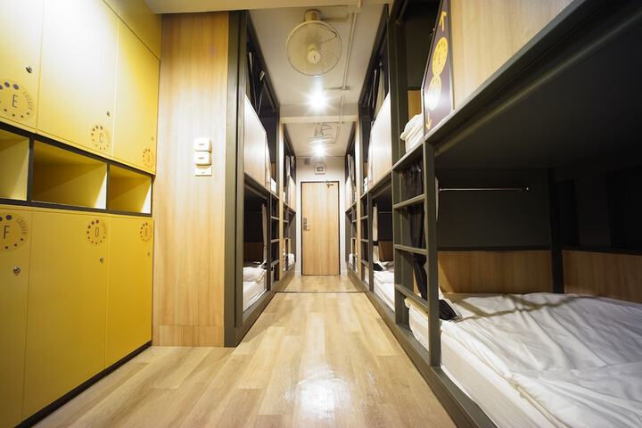 Room 27 of 47