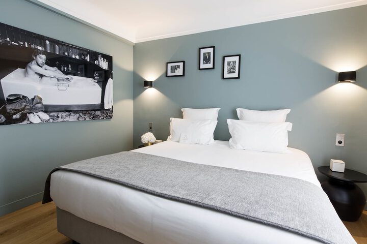 Room 18 of 120