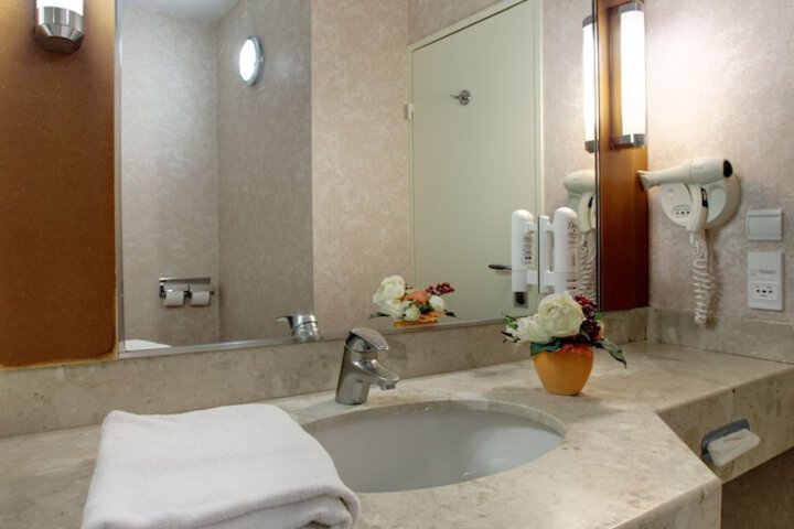 Room 16 of 52