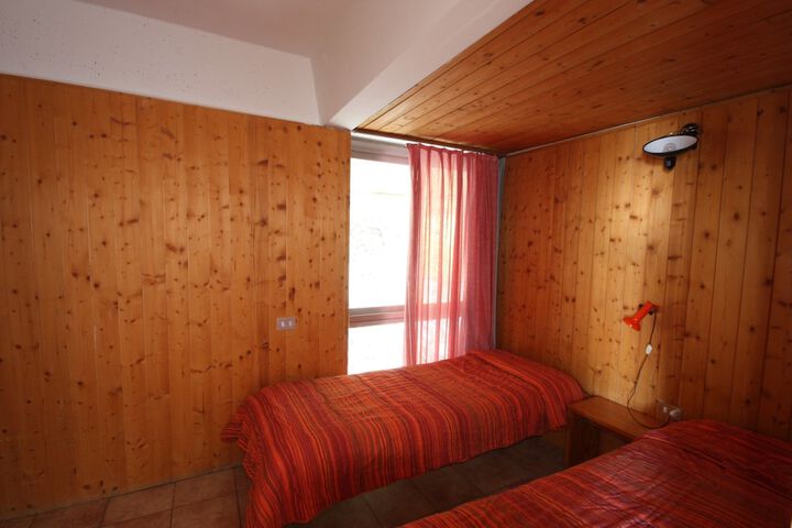 Room 4 of 74