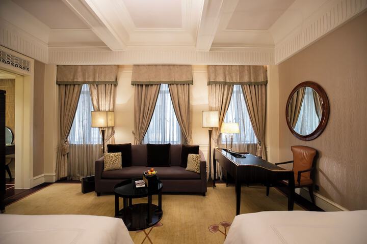 Room 35 of 182