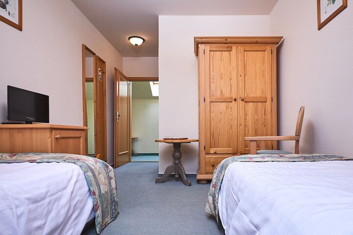 Room 15 of 33