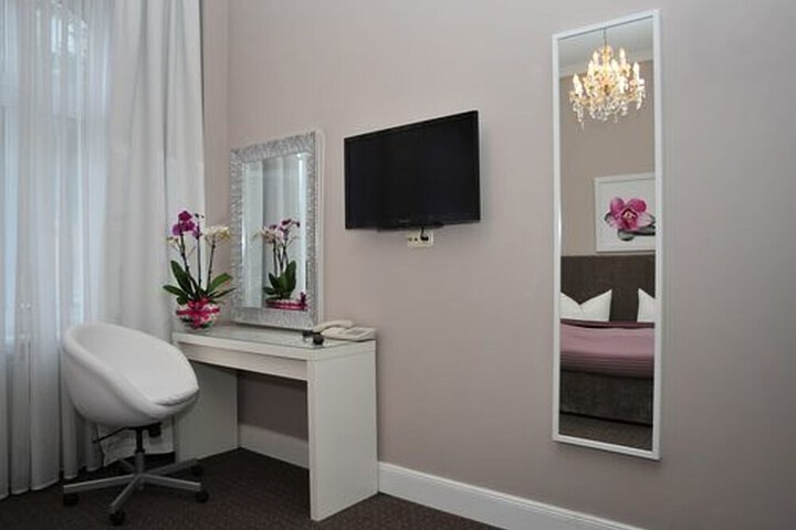 Room 21 of 50