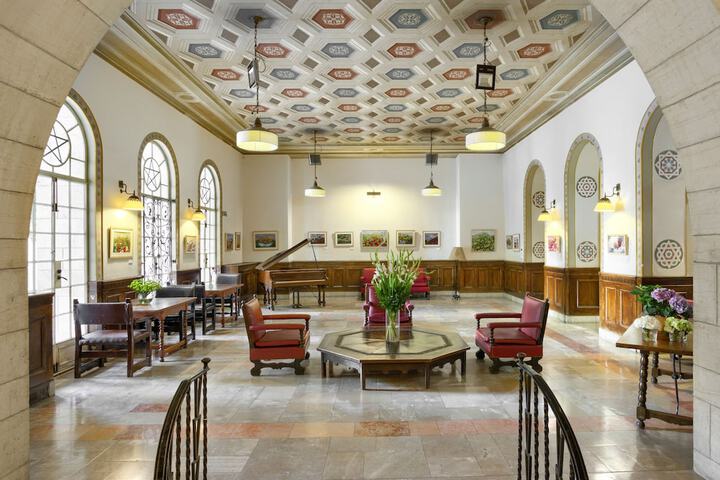 Entrance & Lobby