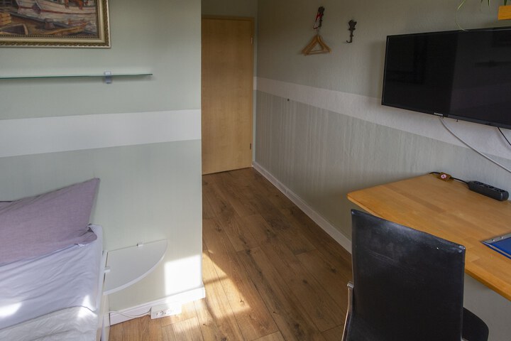 Room 5 of 105