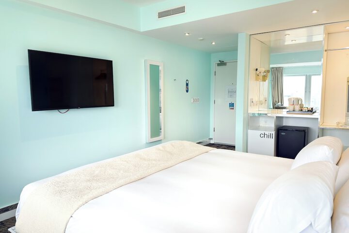 Room 48 of 80