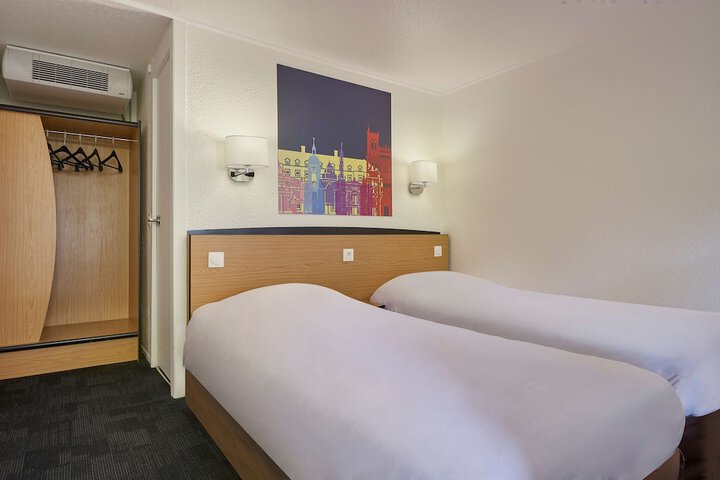 Room 5 of 31