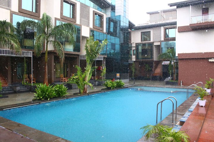 Pool 21 of 34