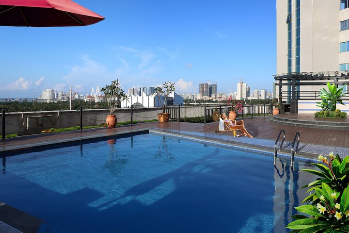 Pool Hotel