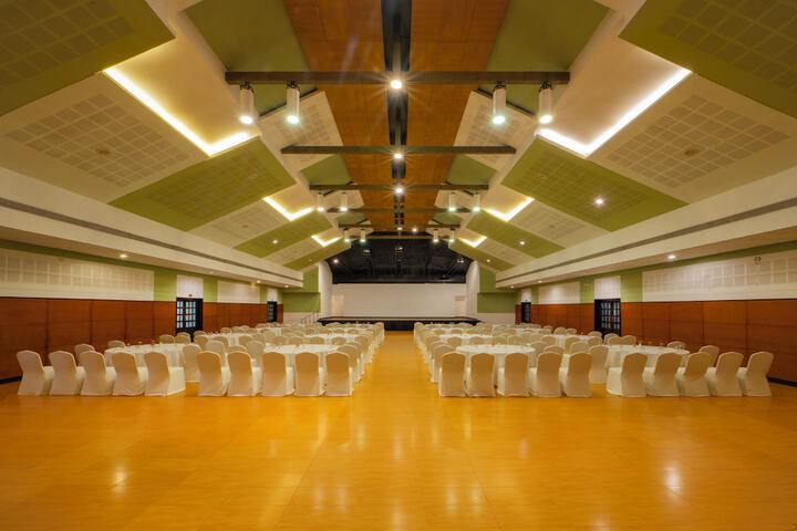 Ballroom/Hall 72 of 87