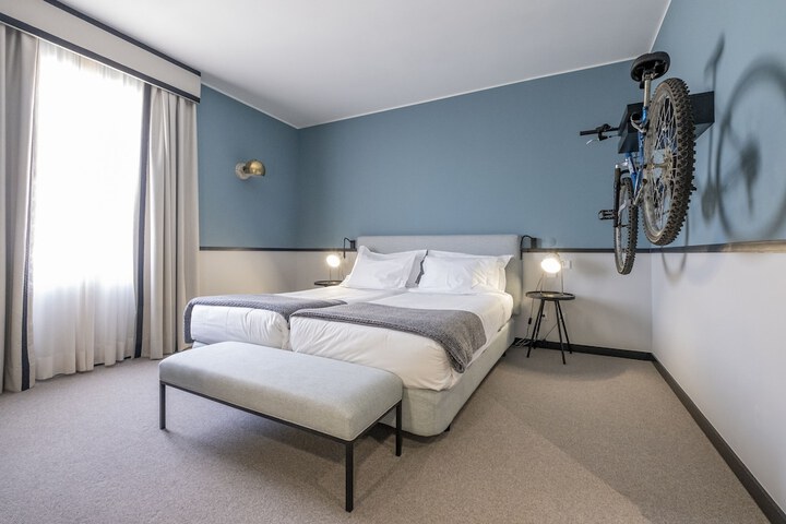 Room 8 of 157
