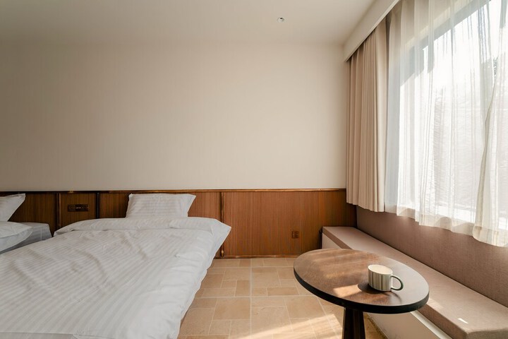 Room 8 of 62