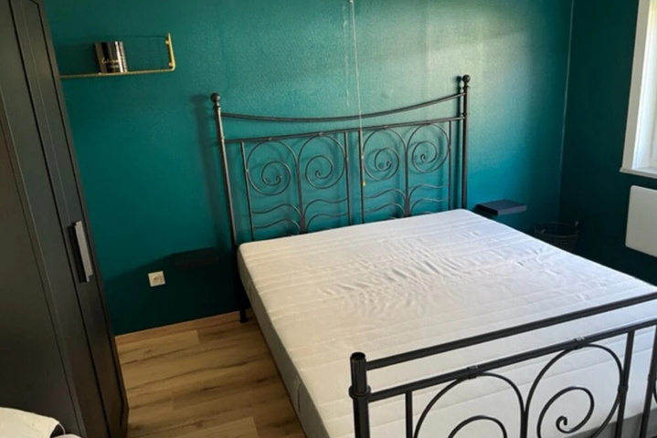 Room 2 of 18