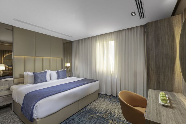 Room 13 of 40