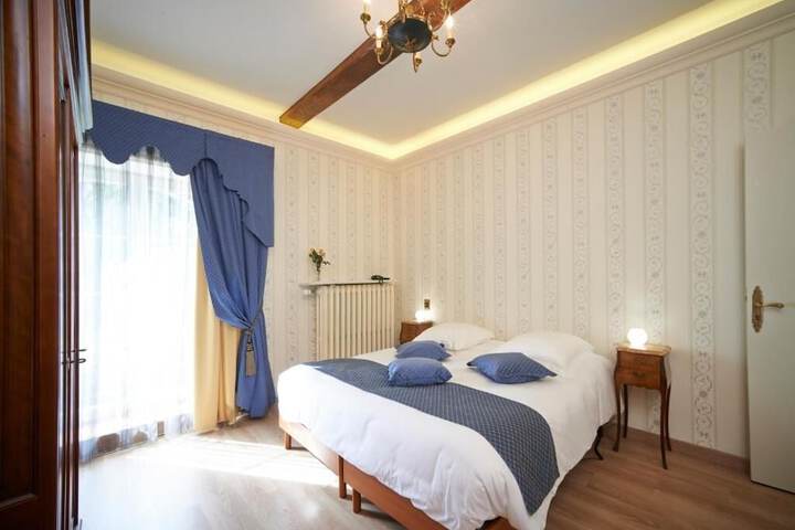 Room 33 of 70