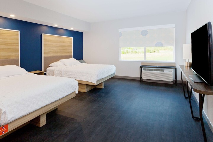 2 Queen Beds (15 of 15)