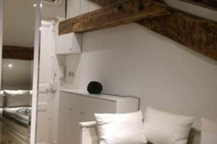 Room 32 of 63