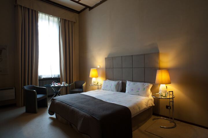 Room 2 of 34