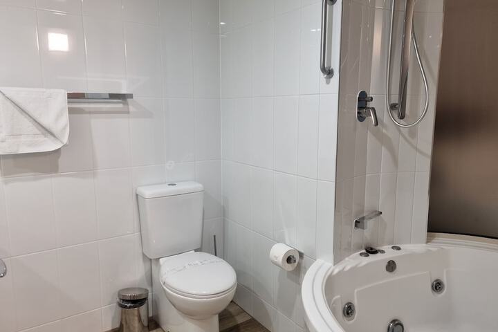 Room 202 of 272