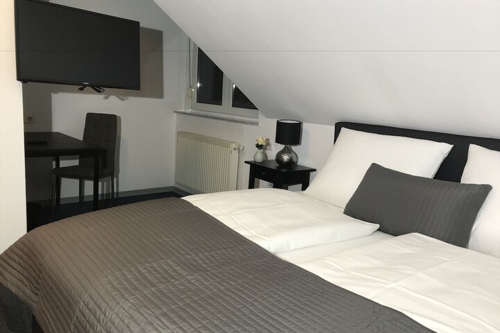 Room 15 of 33