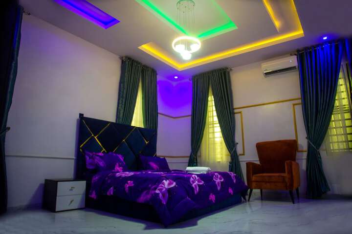 Room 6 of 24