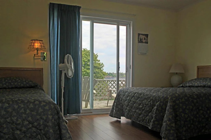 Room 2 of 10