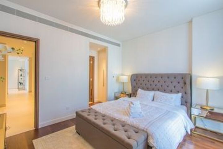 Room 7 of 14