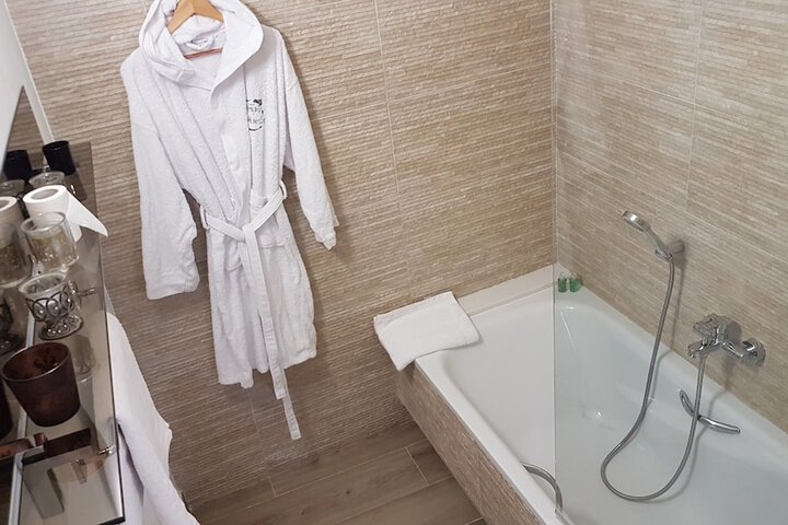 Room 47 of 106