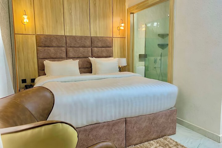 Room 4 of 48