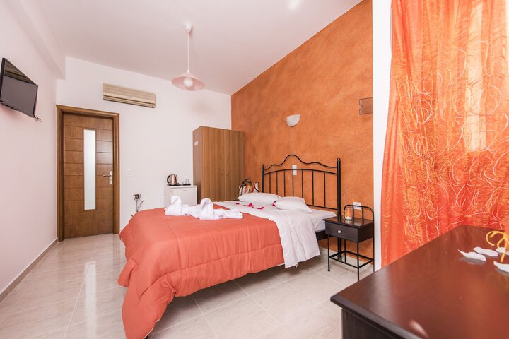 Room 4 of 65