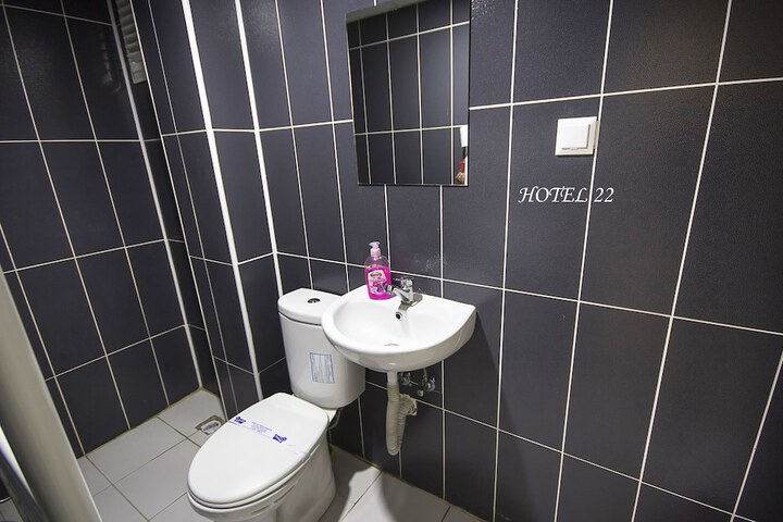 Room 7 of 14