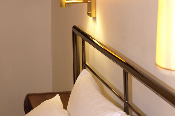 Room 49 of 236