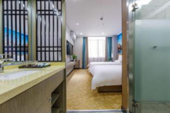 Room 6 of 7
