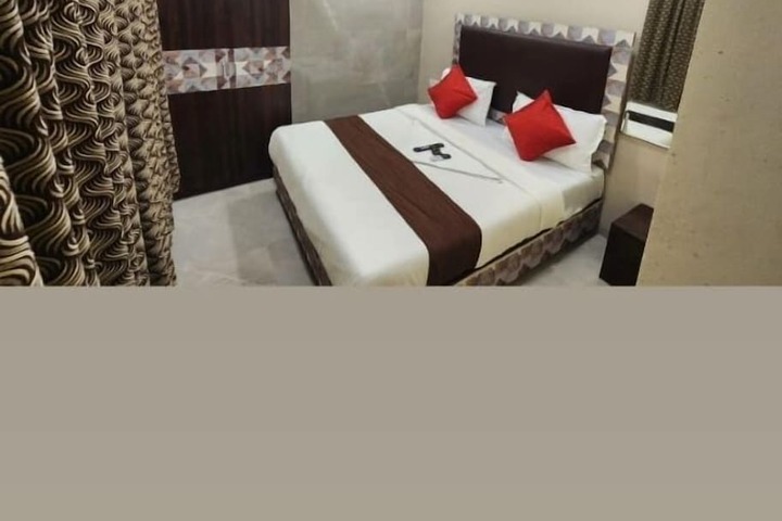 Room 5 of 11