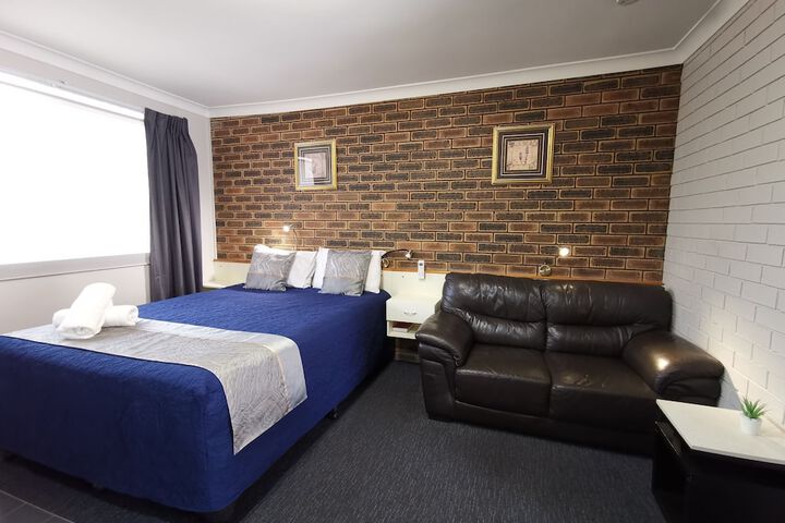 Room 3 of 79