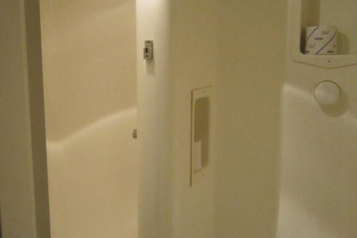 Room 16 of 38