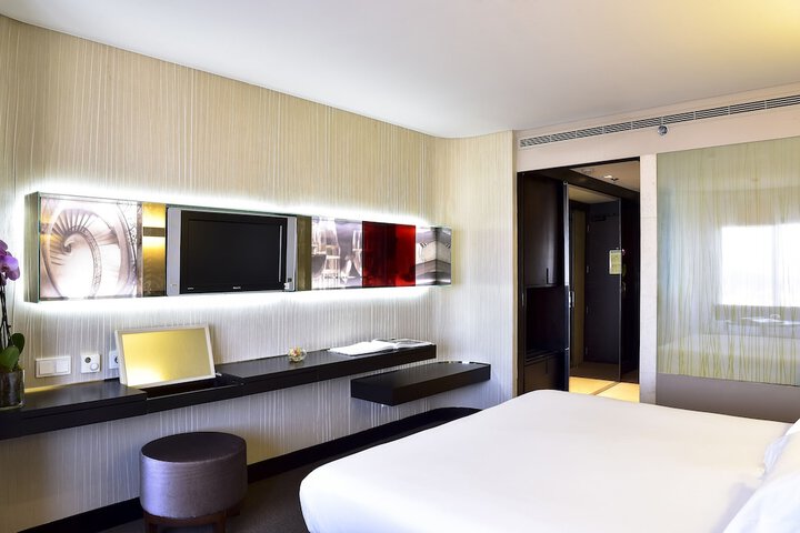 Room 18 of 106