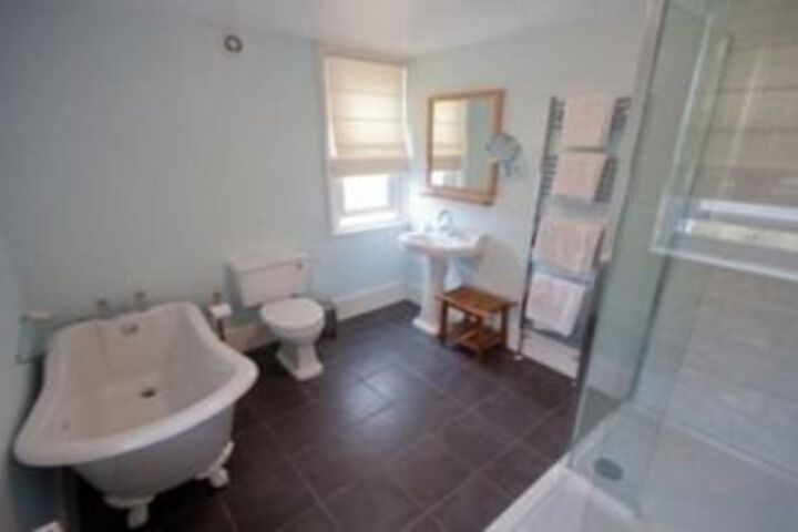 Room 4 of 25