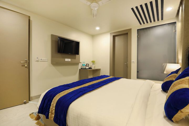 Room 12 of 19