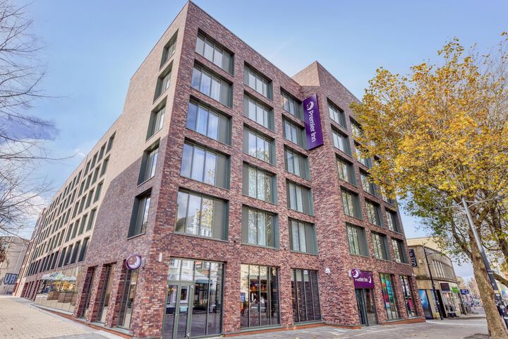 Premier Inn Swindon Town Centre