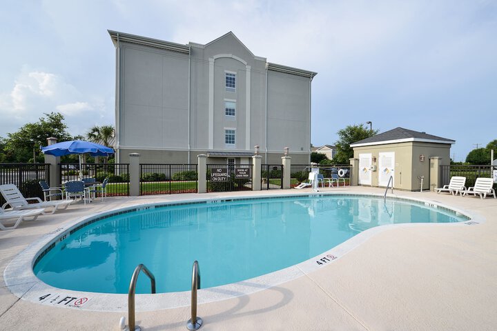 Pool 51 of 79
