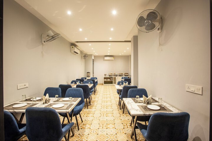 Dining 15 of 21